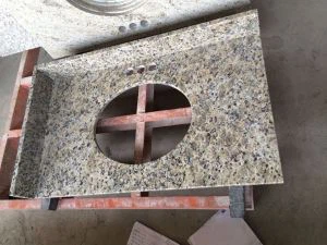 Жълти пеперуда от гранит