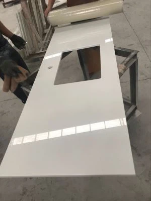 Кристализирани върхове от стъклена суета